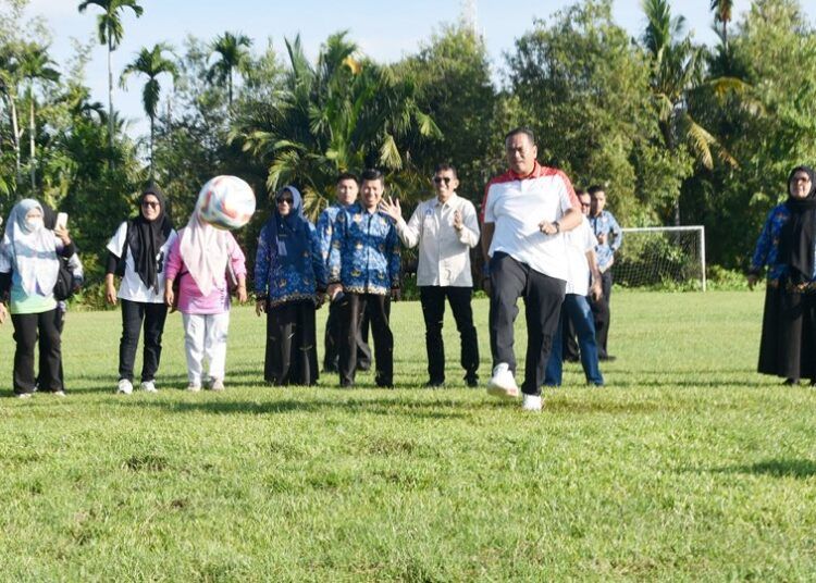 Wali Kota Pariaman, Yota Balad, membuka pelaksanaan Gala Siswa Indonesia (GSI) tingkat Kota Pariaman 2026 di Lapangan Sepak Bola AMS Pauh pada Rabu (17/6/2026).