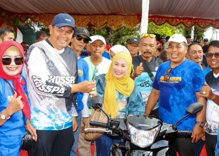Wali Kota Pariaman menutup kegiatan Gowes Amal Fun and Adventure (GAFA) yang digagas Komunitas Sepeda Sehat Pariaman (KOSSPA) di Lapangan STIT Syekh Burhanuddin, Desa Kampung Baru, Kecamatan Pariaman Tengah, Minggu (21/6/2026) sore.