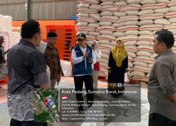 Warga Keluhkan Beras Bantuan Diduga Tak Layak, Pemkab Padang Pariaman Minta Bulog Lakukan Verifikasi