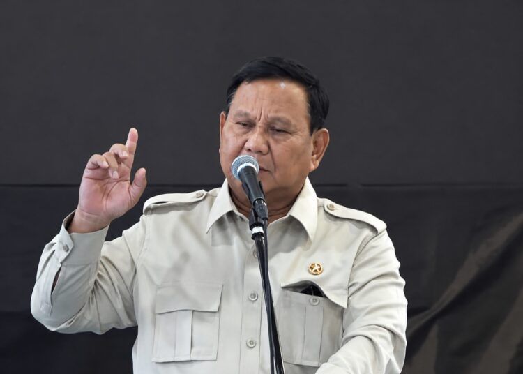 Presiden Prabowo Subianto menyampaikan pidato saat meninjau Sekolah Rakyat Menengah Pertama (SRMP) 17 Tabanan, Bali, Minggu (7/6/2026). Foto: YouTube Sekretariat Presiden.