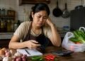 Rupiah Melemah, Daya Beli Rakyat yang Paling Tertekan