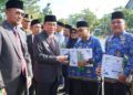 Pemko Padang Serahkan Sertifikat Standar UKS kepada 13 Sekolah pada Peringatan Hari Lahir Pancasila