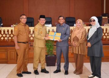 Pendapatan Daerah Lampaui Target, Pemko Payakumbuh Serahkan Ranperda Pertanggungjawaban APBD 2025
