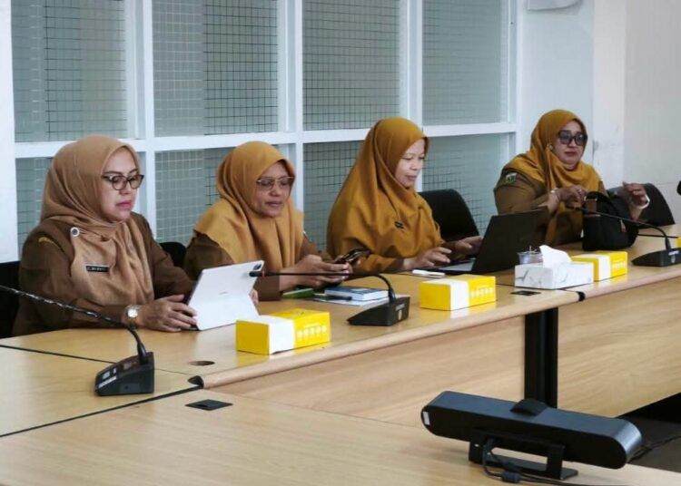 Pemerintah Kota (Pemko) Padang Panjang terus memperkuat upaya pengendalian inflasi dan menjaga stabilitas harga pangan dengan mengikuti Rapat Koordinasi (Rakor) Pengendalian Inflasi Nasional secara daring dari Ruang VIP Balai Kota, Senin (22/6/2026).
