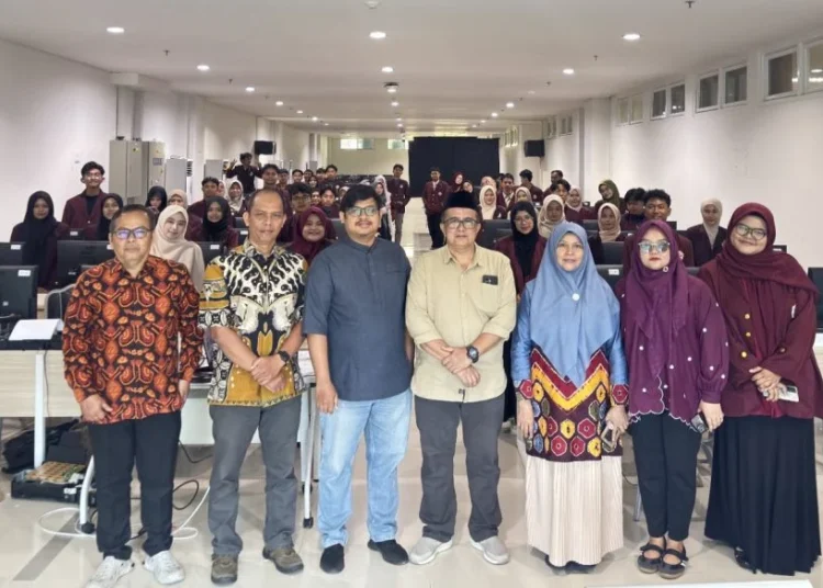 Fakultas Ushuluddin dan Studi Agama UIN Imam Bonjol Padang sukses menyelenggarakan kegiatan Pelatihan Soft Skill Bersertifikasi BNSP mulai 31 Mei hingga 3 Juni 2026 di Ruangan J13 Laboratorium Komputer Gedung Kuliah Bersama UIN Imam Bonjol Padang. Foto: UIN Imam Bonjol Padang