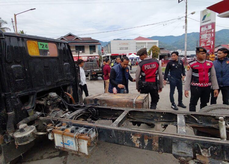 Tiga unit kendaraan diamankan aparat kepolisian saat penindakan penyalahgunaan bahan bakar minyak (BBM) bersubsidi di SPBU Muara Labuh, Kecamatan Sungai Pagu, Kabupaten Solok Selatan, Kamis (25/6/2026).