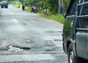 Warga Tanah Datar Keluhkan Jalan Rusak di Sejumlah Jalur Masuk, Pemkab Dinilai Tutup Mata