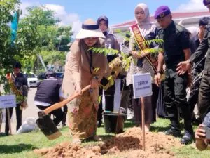 UIN Imam Bonjol Padang Tanam 1.000 Pohon untuk Cegah Erosi dan Perkuat Kawasan Hijau Kampus