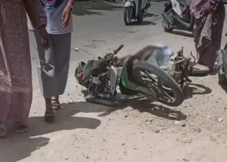 Kecelakaan lalu lintas yang melibatkan dua sepeda motor terjadi di kawasan Koto Baru, Nagari Mungka, Kabupaten Lima Puluh Kota, Sumatera Barat pada Senin (1/6/2026).