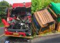 Truk Tabrak Truk Parkir di Tanah Datar, Diduga Sopir Mengantuk