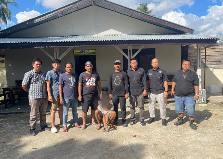 Polisi menangkap pria inisial KV (23) di kawasan Jorong Pasa Lamo, Nagari Kajai, Kecamatan Talamau, Kabupaten Pasaman Barat, Sumatera Barat, pada Selasa (2/6/2026) sekitar pukul 14.30 WIB. Foto: Polres Pasaman Barat