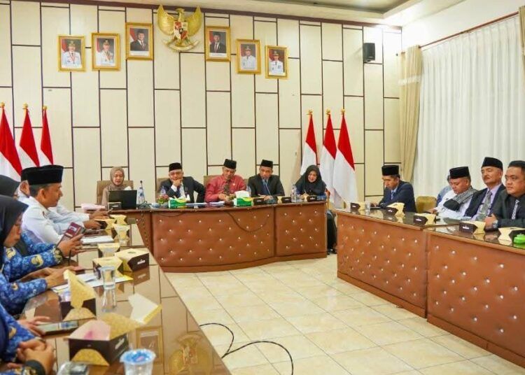 Pemerintah Kabupaten (Pemkab) Solok Selatan bersama Kementerian Agama Solok Selatan dan Balai Besar Penyelenggara Jaminan Produk Halal (BBPJPH) wilayah Sumatera Barat akan menggelar sosialisasi Wajib Halal Oktober (WHO) secara serentak di tiga lokasi Car Free Day (CFD) pada Minggu (7/6/2026).