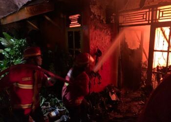 Satu Rumah Warga di Padang Terbakar Tengah Malam, Korban Rugi Rp800 Juta