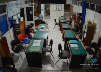 Terekam CCTV! Detik-Detik Pria Bertopi Mencuri di STKIP Nasional Padang Pariaman