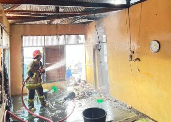 Rumah Dihuni Dua Keluarga di Tanah Datar Hangus Dilalap Api