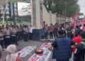 Demo di Polda, Mahasiswa Tantang Kapolda Baru Tuntaskan Tambang Ilegal di Sumbar: Rakyat Kecil Ditangkap, Pemodal Selalu Lolos