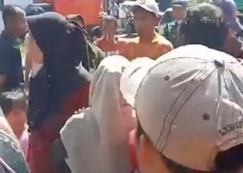 Heboh! Seorang Perempuan Diduga Curi Dompet Emak-emak di Pasar Talang Solok