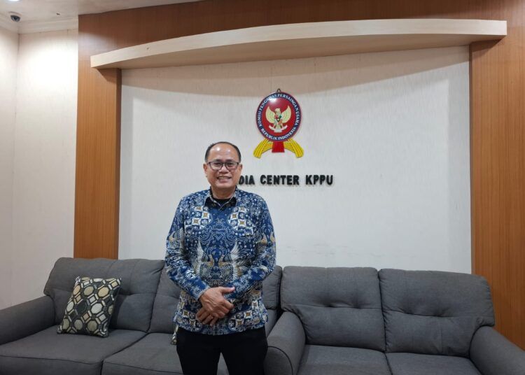 Anggota DPRD Kabupaten Pesisir Selatan, Novermal Yuska, melaporkan lima pabrik kelapa sawit (PKS) yang beroperasi di daerah itu ke Komisi Pengawas Persaingan Usaha (KPPU) RI pada Rabu (10/6)