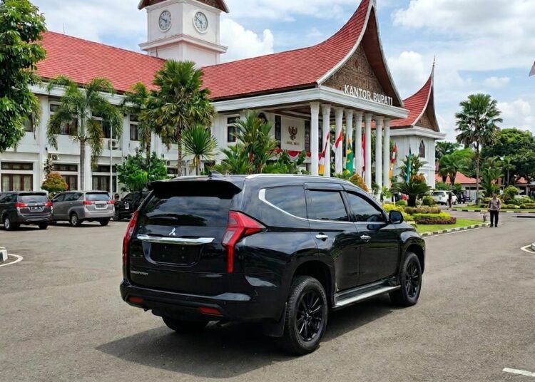 Ilustrasi Pajero Sport sebagai mobil dinas wakil bupati. Ilustrasi: Gemini AI