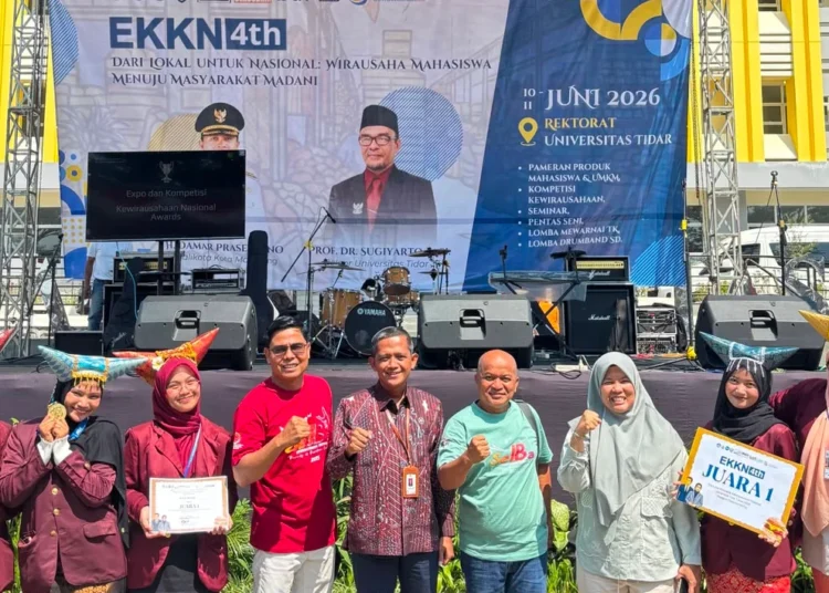 Mahasiswa Universitas Islam Negeri (UIN) Imam Bonjol Padang berhasil meraih dua prestasi pada ajang Ekspo Kompetisi Kewirausahaan Nasional (EKKN) 2026 yang digelar di Universitas Tidar, Magelang, Jawa Tengah, pada Rabu–Kamis (10–11/6).