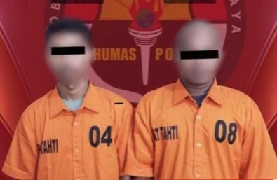 Polisi menangkap dua pengedar sabu-sabu dan ekstasi inisial DS (29) dan MZA (24) di Jalan Panglima Polim, Kelurahan Padang Tangah Payobadar, Kecamatan Payakumbuh Timur, Kota Payakumbuh, pada Rabu (10/6) sekitar pukul 12.30 WIB.
