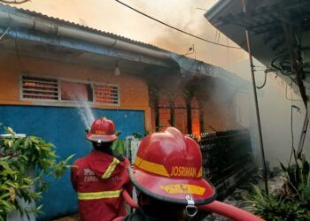 2 Rumah, 32 Rumah Petak, dan 1 Gudang Onderdil Motor di Padang Terbakar