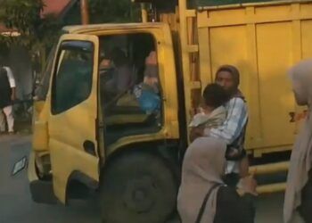 Video: Sopir Truk Ditemukan Meninggal Dalam Kendaraan di Tanah Datar