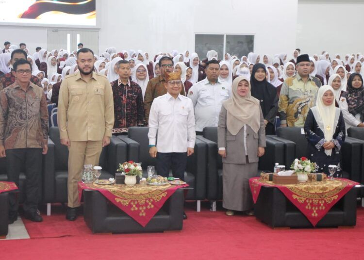 – Menteri Koordinator Bidang Pemberdayaan Masyarakat, Muhaimin Iskandar atau Cak Imin, melepas sebanyak 2.530 mahasiswa Kuliah Kerja Nyata (KKN) Periode ke-52 UIN Imam Bonjol Padang pada Senin (15/6/2026).