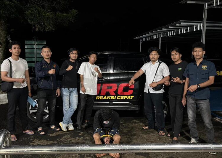 Polisi menangkap seorang pria di Jorong Padang Laweh, Nagari Padang Laweh, Kecamatan Sungai Tarab, Tanah Datar, Sumatera Barat (Sumbar), pada Rabu (17/6/2026) malam karena diduga mencuri di sebuah rumah. Foto: Polres Tanah Datar