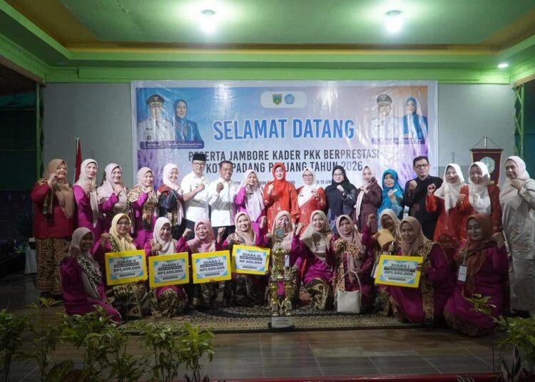 Kelurahan Guguk Malintang (Gumala), Kecamatan Padang Panjang Timur (PPT), berhasil meraih juara umum pada Jambore Kader PKK Berprestasi Tingkat Kota Padang Panjang yang digelar di Panggung Satelit Minang Fantasi (Mifan).