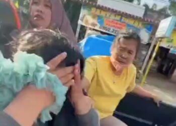 Viral! Perempuan Diteriaki Pelakor oleh Emak-emak di Atas Pikap di Dharmasraya