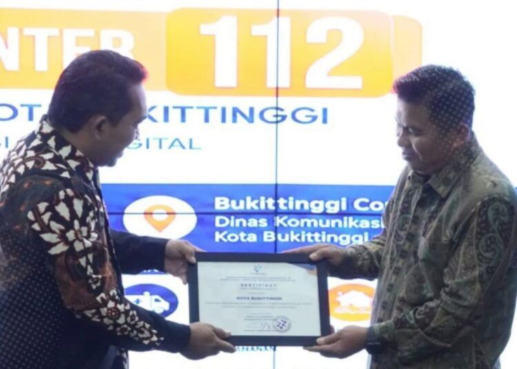 Pemerintah Kota (Pemko) Bukittinggi melalui Dinas Komunikasi dan Informatika resmi mengimplementasikan Layanan Darurat 112 Kota Bukittinggi. Peresmian layanan tersebut digelar di Bukittinggi Command Center (BCC), Sabtu (20/6/2026).