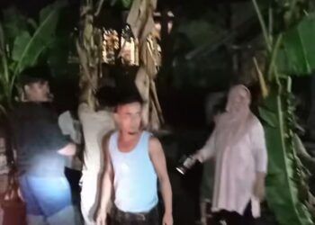 Video: Warga Tanam Pohon Pisang di Jalan Berlubang di Agam, Protes Jalan Rusak yang Tak Kunjung Diperbaiki