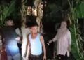 Video: Warga Tanam Pohon Pisang di Jalan Berlubang di Agam, Protes Jalan Rusak yang Tak Kunjung Diperbaiki