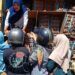 Video: Truk Muatan Telur Kecelakaan di Padang, Emak-Emak Serbu Lokasi