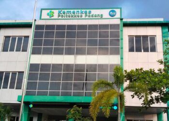 Seorang Dosen di Padang Terjatuh dari Kampus, Pinggang dan Kaki Patah