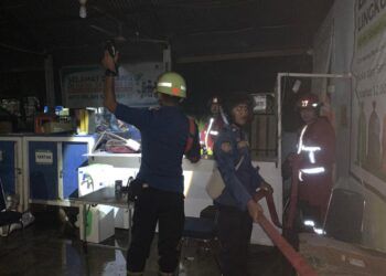 Kantor Dinas Lingkungan Hidup Padang Terbakar, Korban Satu Orang