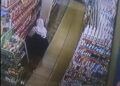 Video: Aksi Emak-Emak Diduga Mencuri Susu Terekam CCTV di Solok Selatan