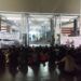Demo di Kantor Gubernur Sumbar, Mahasiswa Bentangkan Spanduk “Adili Mahyeldi-Vasko, Pemprov Pakak”