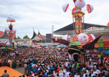 Beratnya Diperkirakan Setengah Ton, Begini Cara Tabuik Pasa Diarak ke Gandoriah