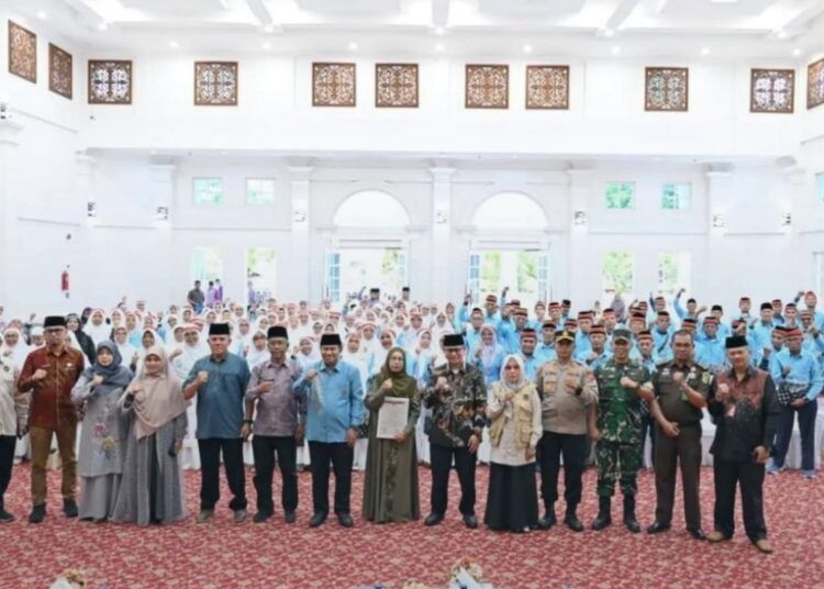 Pemerintah Kota Bukittinggi secara resmi menyambut kepulangan 252 jemaah haji Kota Bukittinggi Tahun 2026 yang tergabung dalam Kloter 7 dan Kloter 14. Kegiatan penyambutan berlangsung di Balairung Rumah Dinas Wali Kota Bukittinggi, Kamis (25/6/2026).