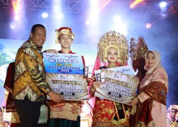 Shafira dan Syatir Resmi Dinobatkan sebagai Cik Uniang Cik Ajo Kota Pariaman 2026