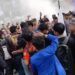 Video: Demo di Polda Sumbar Ricuh, Massa Bakar Ban dan Bentrok dengan Aparat