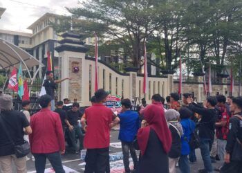 Demo Memanas di Polda Sumbar, Massa Desak Mabes Polri Periksa Gatot Tri Suryanta