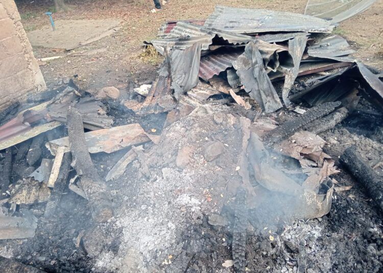 Kebakaran menghanguskan sebuah rumah warga di Balarambahan, Kampung Rantau Batu Pasar, Nagari Pungasan, Kecamatan Linggo Sari Baganti, Kabupaten Pesisir Selatan, Senin (29/6/2026).