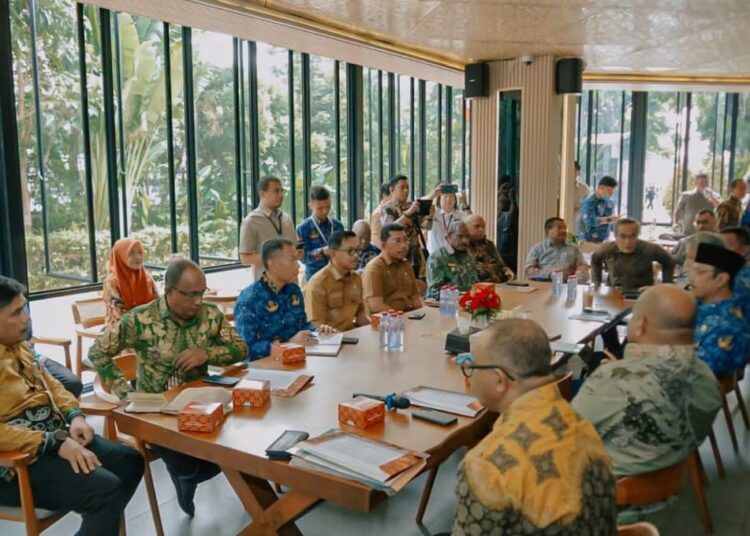 Bupati Solok Selatan, Khairunas, melakukan audiensi dengan Menteri Sosial, Saifullah Yusuf, di Jakarta, Senin (29/6/2026).