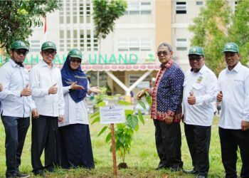 UNAND Tanam Pohon Andalas Saat Dies Natalis ke-70, Banyak Orang Baru Tahu Asal Namanya