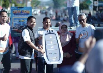Gebyar Hadiah Tabungan Sikoci, Toyota Fortuner Diserahkan kepada Nasabah Solok