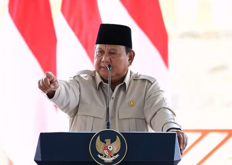 Presiden Prabowo Subianto berpidato saat meresmikan bendungan di Meninting, Senggigi, Lombok Barat, Jumat (10/7/2026). (Dok Sekretariat Presiden)