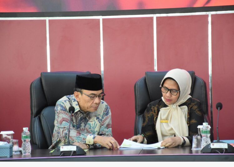 Wakil Wali Kota Padang, Maigus Nasir, saat menghadiri Focus Group Discussion (FGD) bertajuk Menggagas Penyelamatan dan Tata Kelola Berkelanjutan Tahura Bung Hatta Melalui Skema Pendanaan Inovatif yang digelar Komunitas Mahasiswa Mencintai Alam (KOMMA) Fakultas Pertanian Universitas Andalas di Balai Kota Padang, Kamis (9/7/2026).
